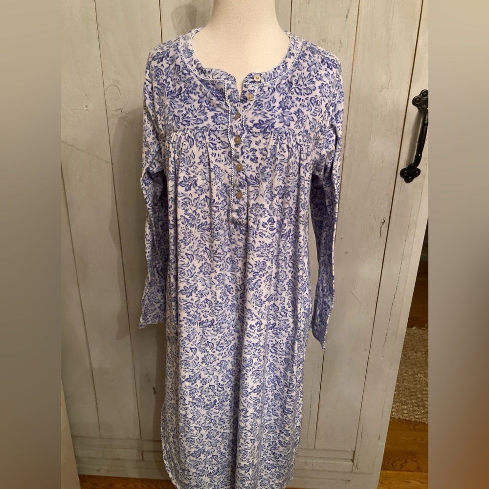 ARIA COLLECTION Blue Floral Long Sleeve Soft Cozy Nightgown Size Medium (8-10)